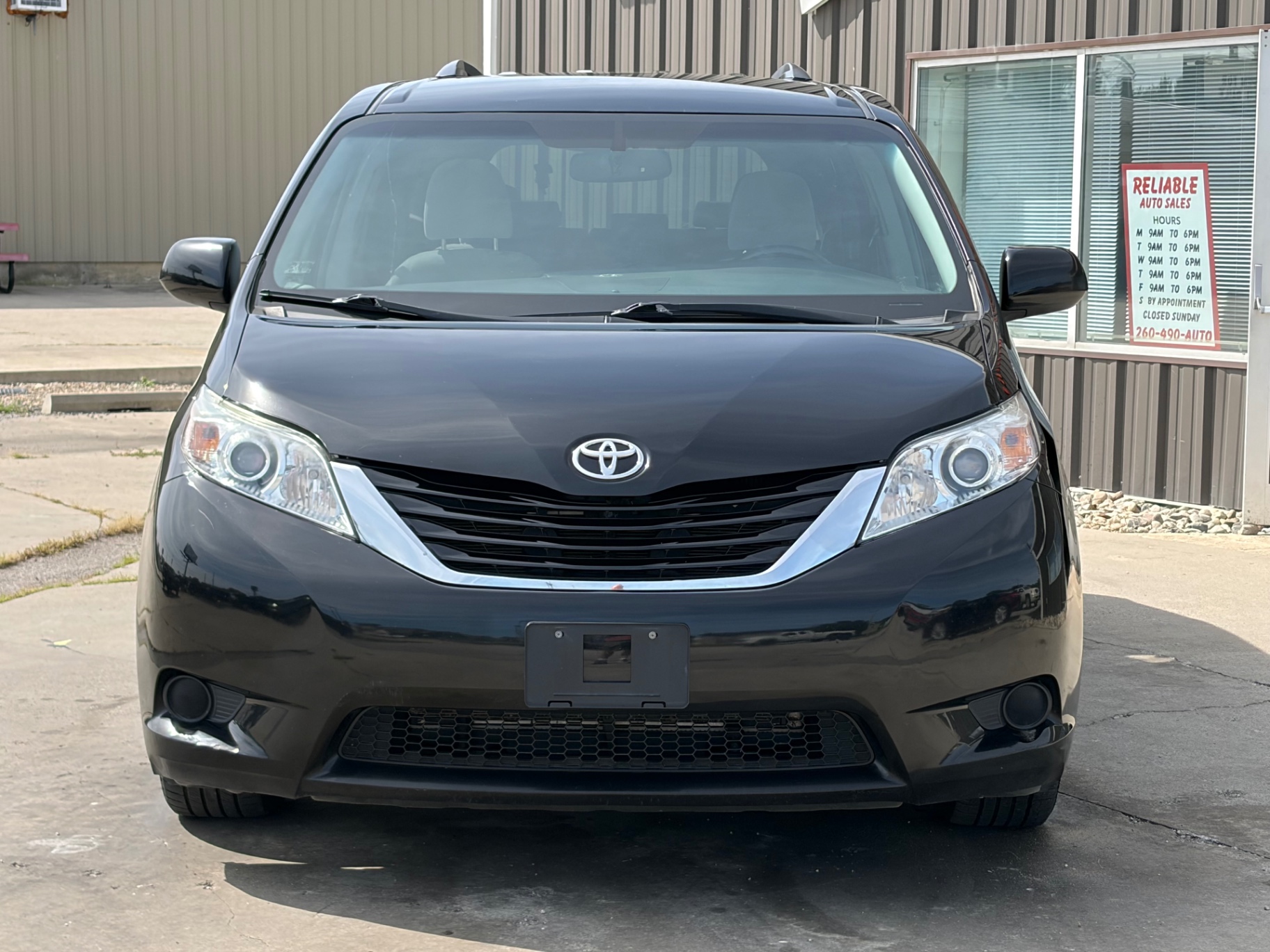 Car Image 9